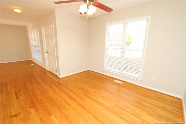 Building Photo - 101 Lake Meadow Dr