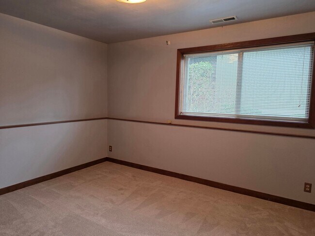 Building Photo - 4 Bedroom Poulsbo Home