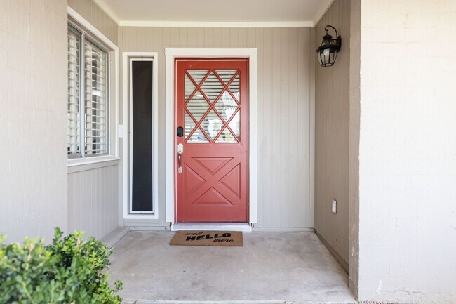 Building Photo - 2199 Sq Ft 4 bedroom 2 bath with Pool & Pool Table - Under Market Rate!