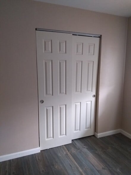 Building Photo - 117 E Poos Dr