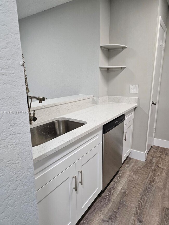 Building Photo - 2880 N Oakland Forest Dr