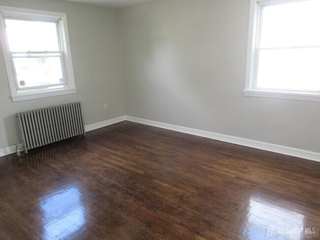 Building Photo - 815 2nd St