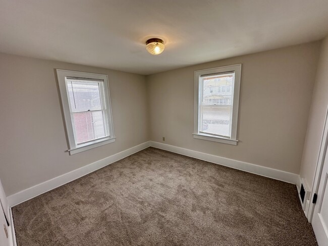 Building Photo - 2052 16th St SW