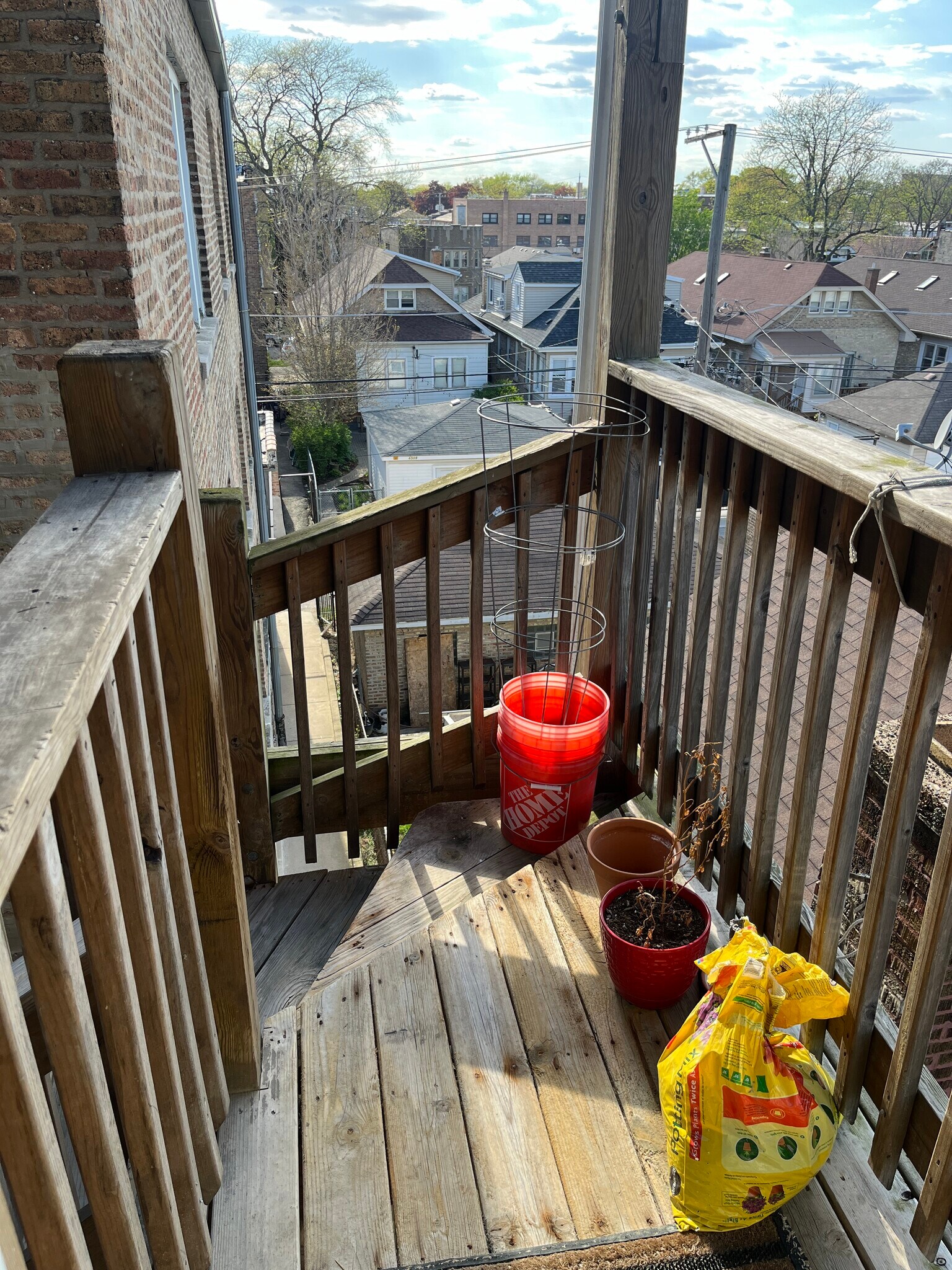 Deck - 6504 N Washtenaw Ave