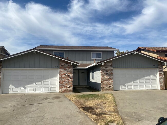 Building Photo - 2 bedroom 1.5 bath home in Lodi