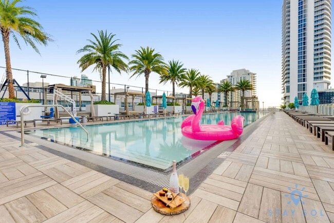 Building Photo - 4010 S Ocean Dr