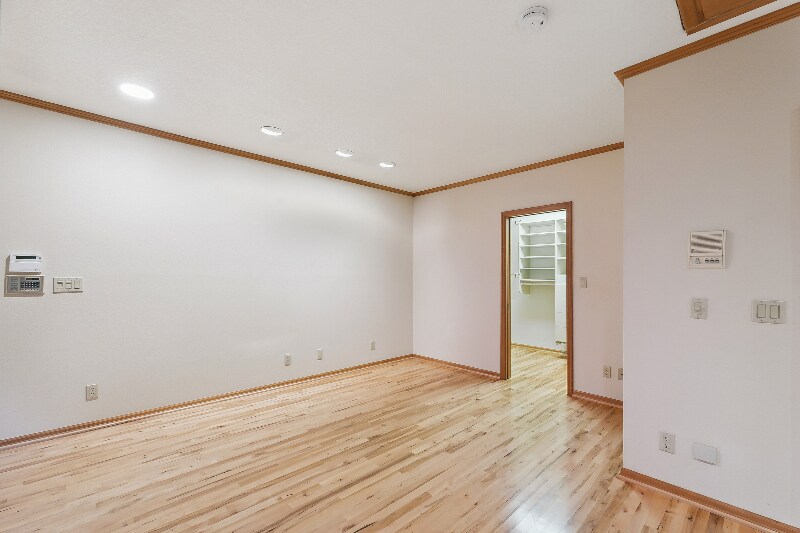 Building Photo - 8740 SW Birchwood Rd