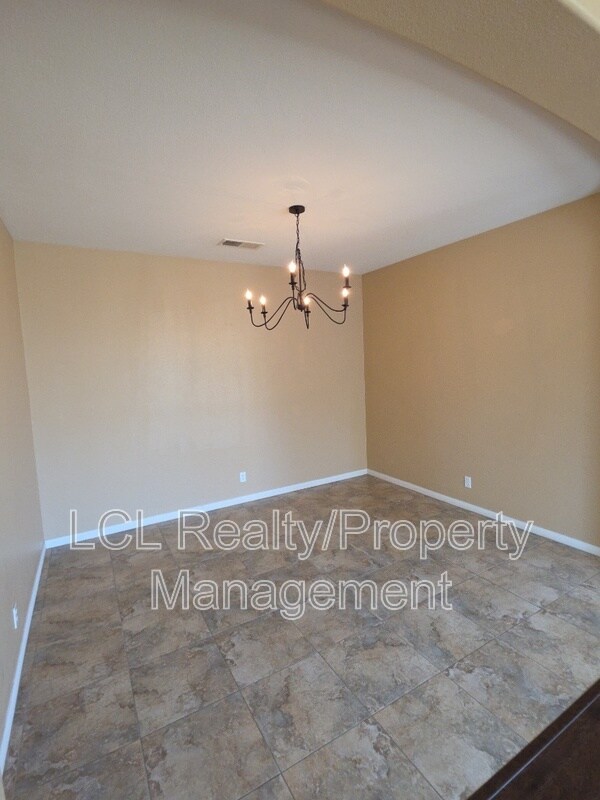 Building Photo - 27635 Whisperwood Dr