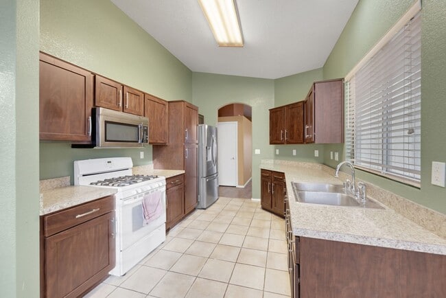 Building Photo - Single Story with a pool