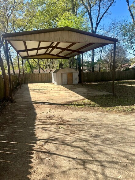 Building Photo - 412 Helane Ln