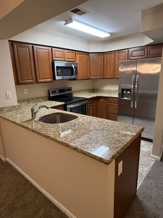 Building Photo - Spacious 3 Bedroom Condo- RENT TODAY & SAVE!