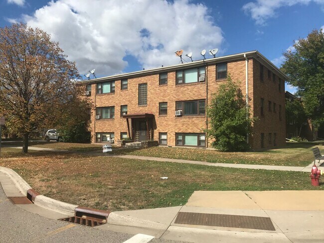 Building Photo - Upper level 1 bedroom available in West St...