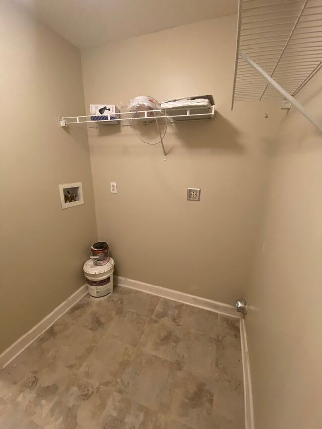 Building Photo - 2 bedroom/ 2 bath Woods of St Andrews condo available for rent in 40214 -  $1,200/month