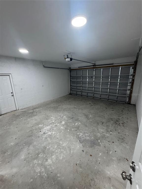 Building Photo - 2138 W Beach St