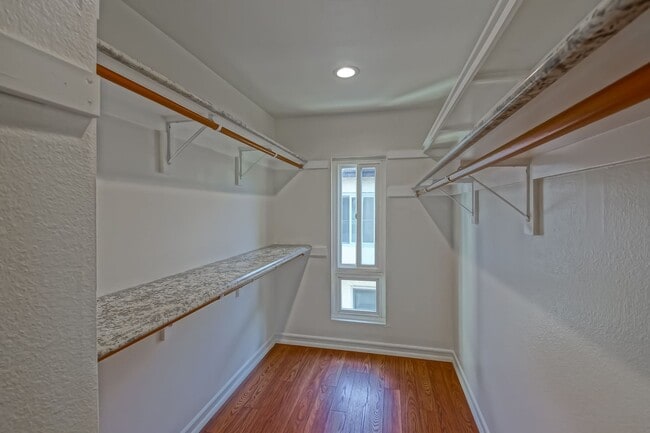 Building Photo - BRIGHT & AIRY, REAR-UNIT TOWNHOUSE W/ SPAC...