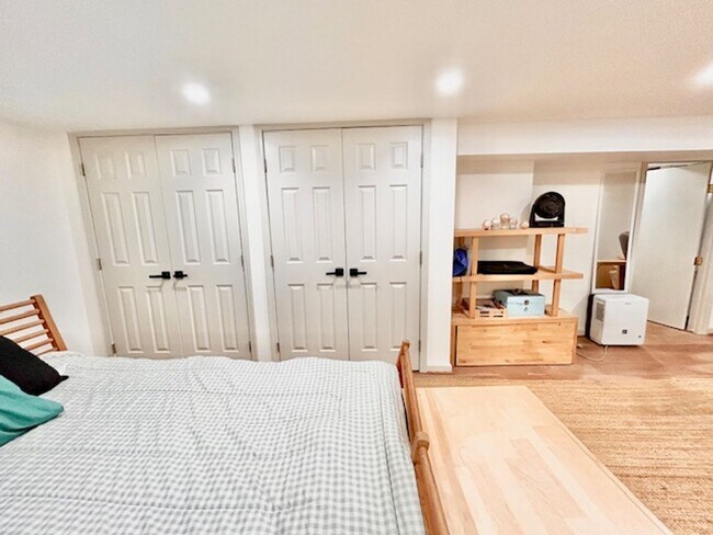 Building Photo - Beautifully renovated 4BR/3BA rambler with...
