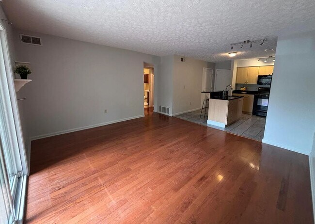 Building Photo - 945 Quay Ave