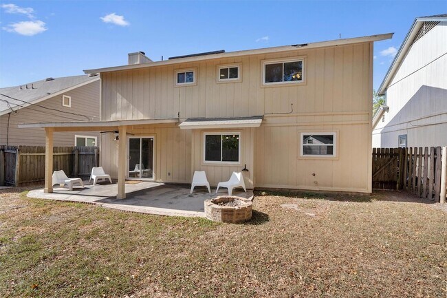 Building Photo - 9809 Meadowheath Dr