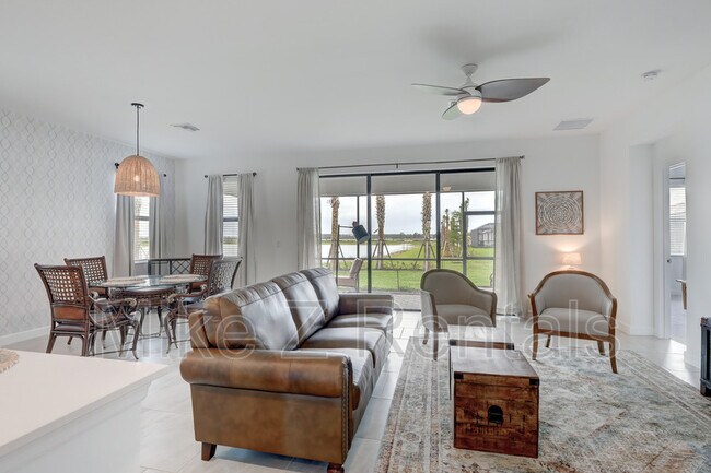 Building Photo - 18315 Ridgeline Dr