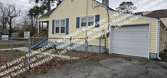 Building Photo - DON'T MISS this Remodeled 2 bedroom conven...