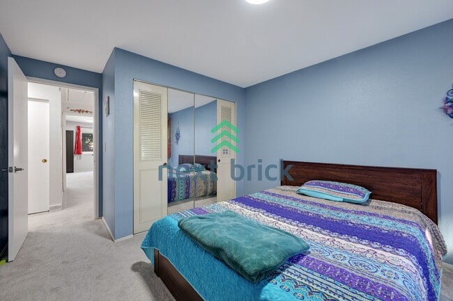 Building Photo - Charming 3-bedroom, 2.5 baths | Family-Friendly Bellevue Crossroads Neighborhood