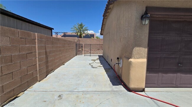 Building Photo - 5536 Breecher Ave