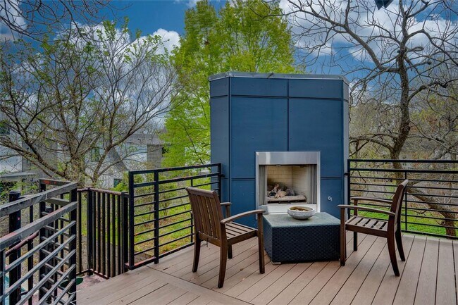 Building Photo - 2005 Bluebonnet Ln