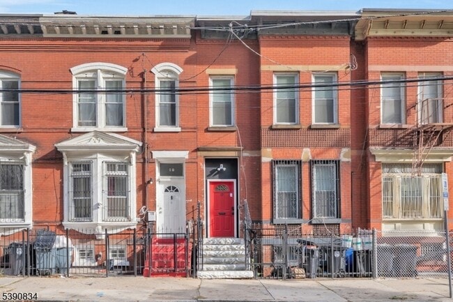 Building Photo - 13 2nd Ave