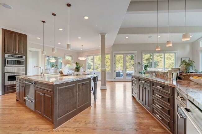 Building Photo - 140 Emerald Estates Ct