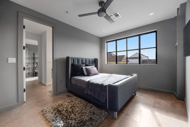 Building Photo - 908 White St