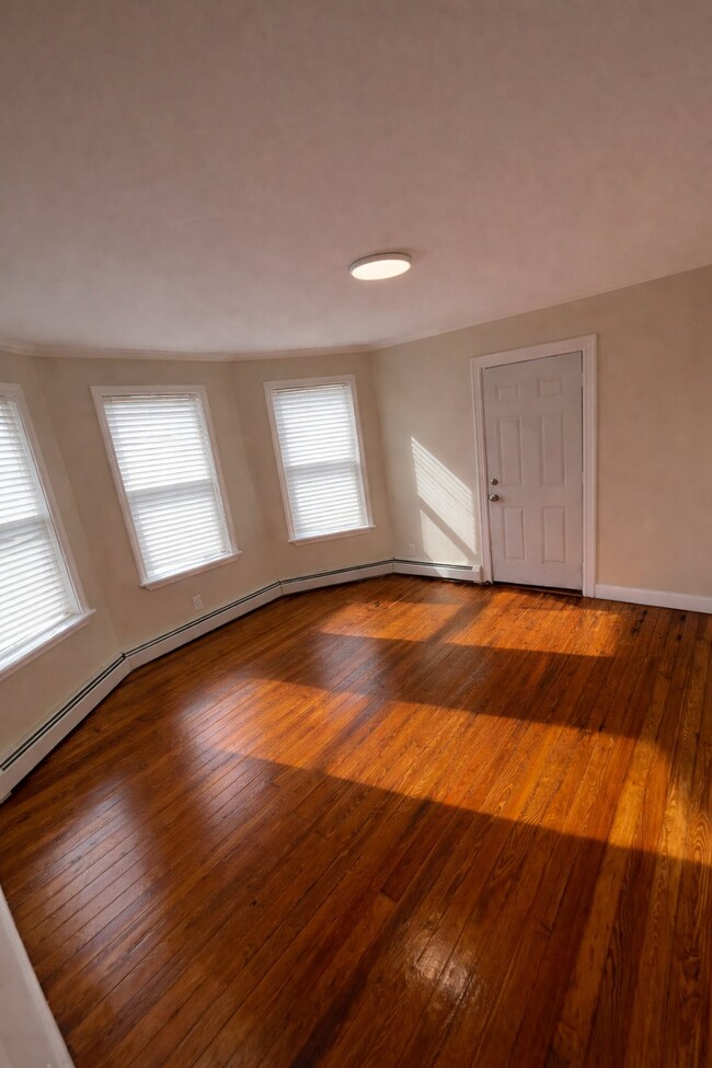 Building Photo - 37 Perry St