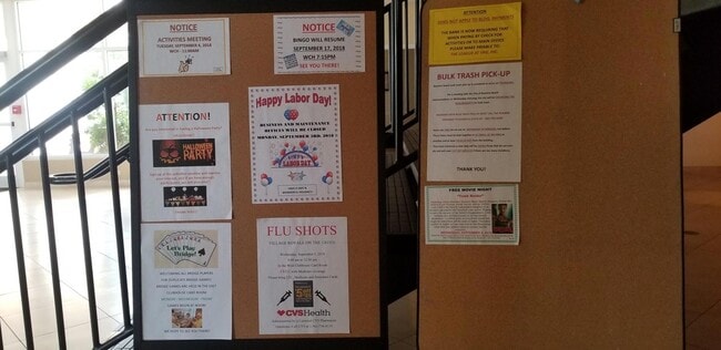 Building Photo - 2400 NE 1st Ln