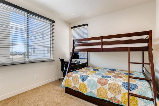 Building Photo - Stunning Tri Level Home in Great Park Community