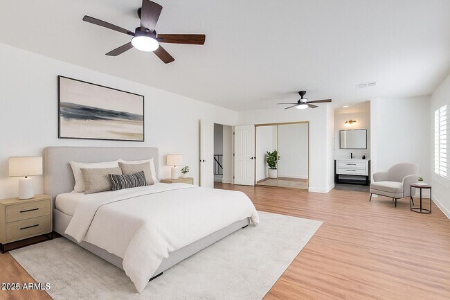 Building Photo - 5513 E Grovers Ave