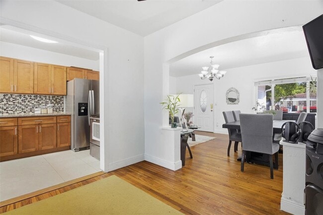 Building Photo - 104 SW 40th Ave