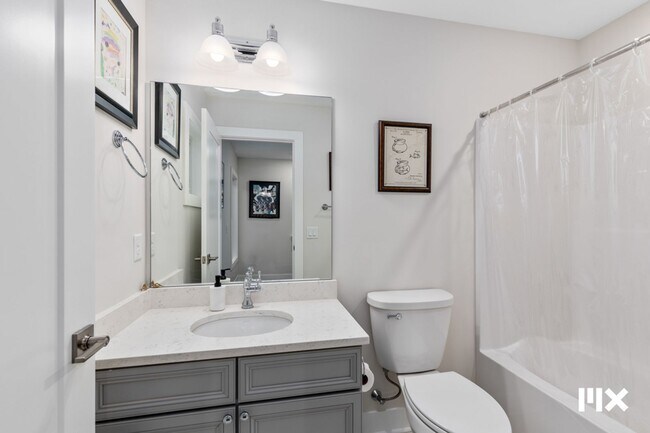 Building Photo - Two Bedroom Condo on Lookout Hill in Grand...