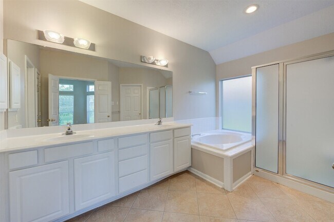 Building Photo - 9026 Robinhoods Well Dr
