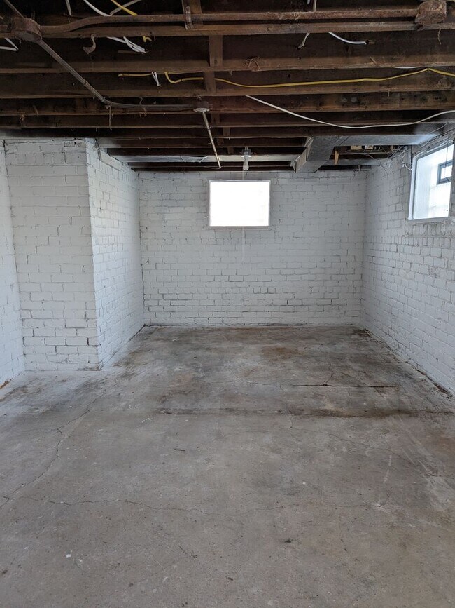 Building Photo - 73 Woodland St
