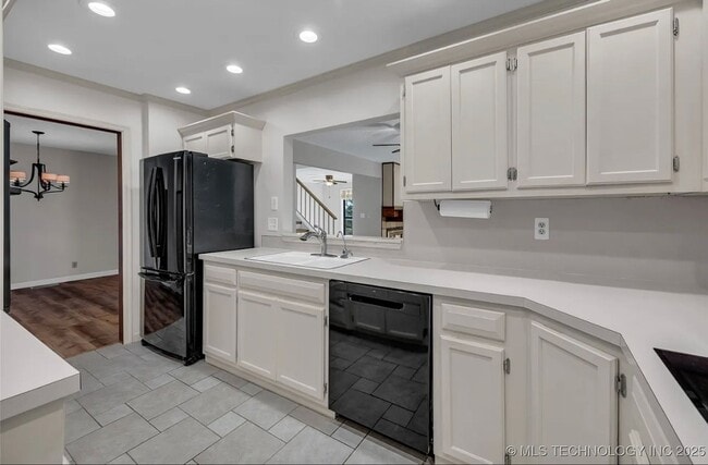 Building Photo - Gorgeous Condo in The Gated Community of The Timbers!