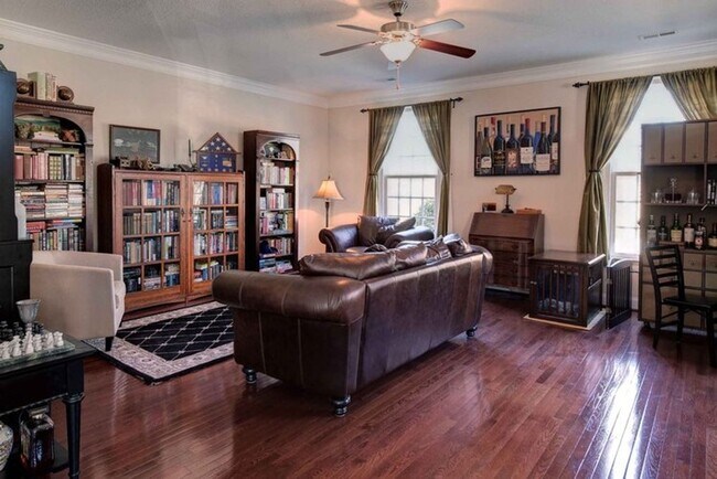 Building Photo - CASEYBLVD4335