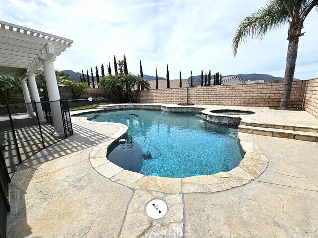 Building Photo - 2938 S Buena Vista Ave