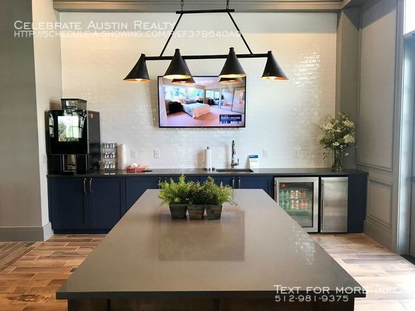 Building Photo - Bell Southpark