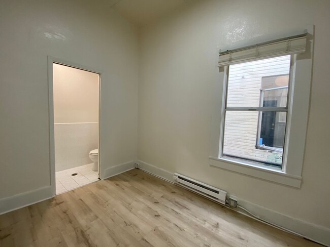 Building Photo - Private Room w/ Bath in Centrally Located,...