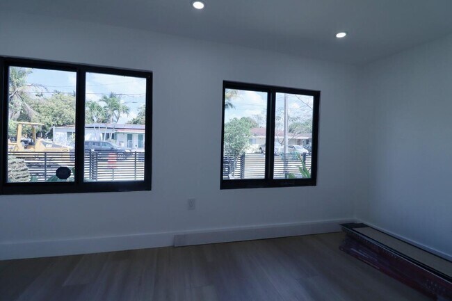 Building Photo - 6825 NW 5th Ct