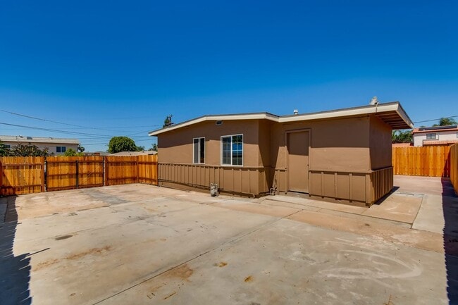 Building Photo - Updated 3 Bed/ 1 bath House Located in West Chula Vista