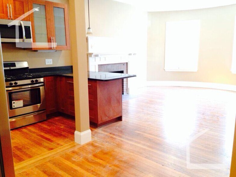 Building Photo - 8 Saint Lukes Rd