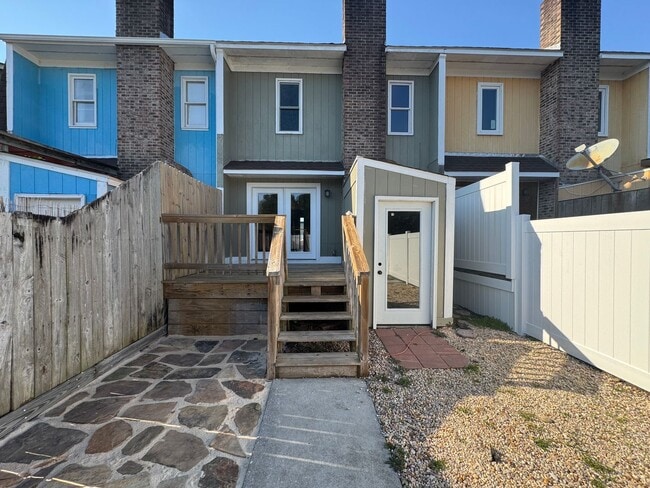 Building Photo - Garden City - 3 Bedroom / 1.5 Bathroom Tow...