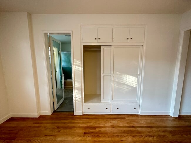 Bedroom Closet 2 - 306 N Screenland Dr