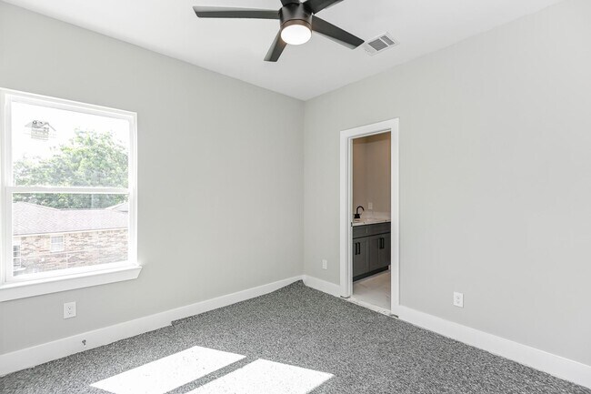 Building Photo - 3547 Dreyfus St