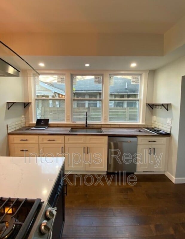 Building Photo - 2308 E 5th Ave